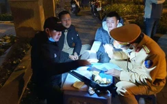 Bắt giữ nam tài xế ô tô uống rượu, mang theo súng đạn tại cầu Trắng