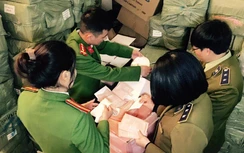 Cảnh sát bắt giữ 2 xe tải chở gần 5 tấn mặt nạ dưỡng da không chứng từ