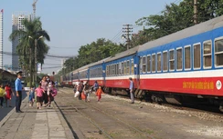 Bán sắt vụn hay kéo dài niên hạn đầu máy, toa xe?