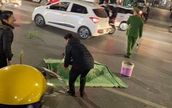 Xe máy va chạm 3 người đi bộ qua đường, một cụ bà tử vong tại chỗ