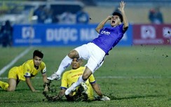 Bí ẩn vũng nước và "điệp vụ" bảo vệ những đôi chân tiền tỷ