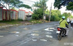 Đường chi chít “ổ gà” vẫn... phải chờ họp: Khắc phục trước Tết Tân Sửu 2021