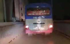 CSGT phạt "nguội" ô tô khách đi vào đường cấm trên cầu Thăng Long
