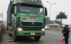 Video: 13 tiếng “cân não” xử lý xe vượt tải gần 200% qua cầu Thăng Long