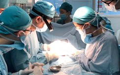 Buồn vui chuyện trả lại giới tính thật cho trẻ