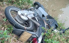 Video TNGT 22/1: Nam thanh niên tử vong bên cạnh xe máy nghi do TNGT