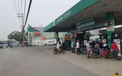 Hai nhóm nổ súng bắn nhau ở TP.HCM, người đi đường trúng đạn
