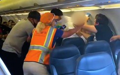 Hàng không Mỹ khốn khổ vì khách không chịu đeo khẩu trang