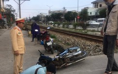 Cố băng qua đường sắt, 9X thoát chết trong gang tấc