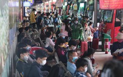Nghỉ học sớm do Covid-19, sinh viên ùn ùn rời TP.HCM về quê ăn Tết