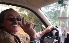Video: Nghệ sĩ Giang Còi gây hoang mang khi vừa truyền nước vừa lái xe