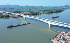 Niềm vui đón Tết hai bên bờ cầu Triều