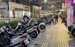 Hôn mê sâu sau khi bất ngờ bị người phụ nữ nhảy từ tầng 11 rơi trúng người