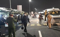 Lái xe bán tải đấm vào mặt CSGT, tự ý dỡ rào chắn chốt kiểm dịch Covid-19