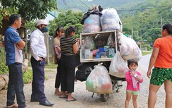 “Chợ di động” giữa đại ngàn