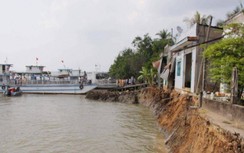 Sạt lở bờ sông Hậu ở Vĩnh Long, 10 người đi phà rơi xuống sông