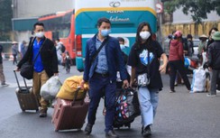 "Tay xách nách mang" trở lại Thủ đô sau kỳ nghỉ Tết kéo dài