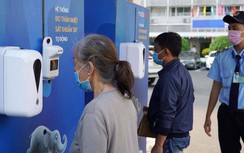 Phòng Covid-19, bệnh viện xét nghiệm toàn bộ nhân viên, dừng thăm bệnh nhân