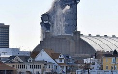 Dân Mỹ trả hàng chục triệu VNĐ xem phá tòa nhà Trump Plaza trong 7 giây