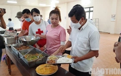 Cận cảnh 30' phục vụ quán cơm, ông Đoàn Ngọc Hải được trả "lương khủng"