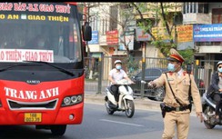Vin cớ dịch Covid-19, hàng loạt tài xế xe khách năn nỉ CSGT bỏ qua vi phạm