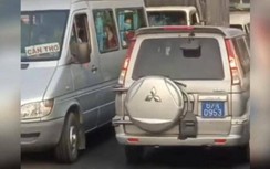 Xôn xao xe biển xanh An Giang lấn làn, đi ngược chiều khi ùn tắc