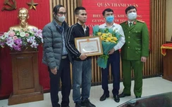 Bố bé gái rơi từ tầng 12 cúi đầu xin lỗi, mong mọi người chú ý đến con hơn