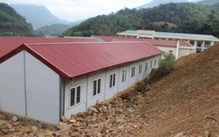 Công trình kè chống sạt lở đang thi công bất ngờ... sạt lở