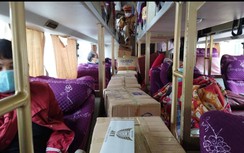 CSGT Huế phát hiện bí mật trong 13 thùng “bánh mì chà bông” trên xe khách