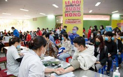 Vượt e ngại Covid-19, giới trẻ rộn ràng hiến máu tại Lễ hội Xuân hồng 2021