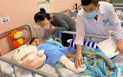 Bé gái rơi từ tầng 12 sẽ được xuất viện trong sáng mai