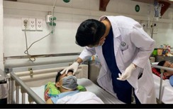 Hai giờ cân não cứu nam thanh niên bị thanh sắt đâm xuyên mặt sau TNGT