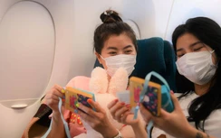 Khách bất ngờ nhận quà 8/3 ở độ cao 10 nghìn mét