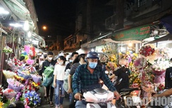 Giá cả tăng gấp đôi dịp 8/3, chợ hoa Hồ Thị Kỷ vẫn kìn kìn người mua