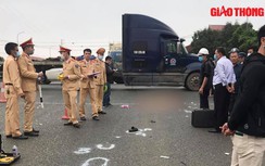 Video TNGT 9/3: Va chạm với xe ben, người phụ nữ đi xe máy tử vong tại chỗ