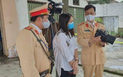 Phạt vi phạm tốc độ: Đòi bằng chứng chưa đủ, bắt CSGT chở đi ngó biển báo