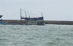 Tàu chở 1.500 tấn tro bay nhiệt điện Vĩnh Tân chìm ở biển Mũi Né