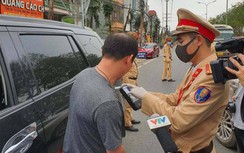 Biết vi phạm vẫn lỡ uống một lon bia, tài xế bị giữ xe trên quốc lộ 2