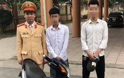 Bốc đầu xe máy khoe trên TikTok, nam thanh niên nhận cái kết đắng