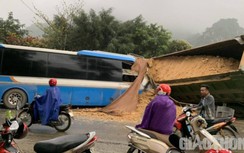 Hòa Bình: Xe khách đấu đầu xe tải, 3 người tử vong