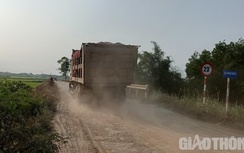 Quảng Ngãi: Xe chở đất "băm nát" đường, vượt tải tàn phá cầu, dân bức xúc