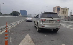 Ô tô thi nhau dừng đỗ, xả rác ở đường Vành đai 2 trên cao