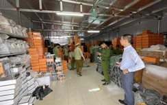 Xe tải vận chuyển hơn 10 chuyến mới hết hàng vạn túi xách hàng hiệu giả