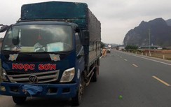 Video TNGT ngày 19/3: Mô tô tông trúng xe tải, một người tử vong tại chỗ