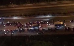 Nhóm thanh niên nẹt pô, đua xe trên cao tốc khiến nhiều người thót tim