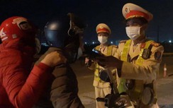 Uống rượu sau giờ làm, nhóm công nhân bị giữ xe, xử phạt mất cả tháng lương