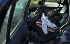 Vì Covid-19, có những mảnh đời buộc phải coi xe là nhà tại Tây Ban Nha