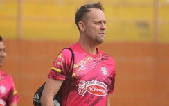 HLV lương cao nhất V-League sẽ gặp "đèn đỏ"?