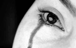 Tình trạng hiếm gặp khiến người phụ nữ “khóc ra máu” trong kỳ kinh nguyệt