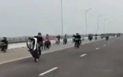 Triệu tập nhóm thanh niên đầu trần "làm xiếc" trên cầu Cửa Hội
